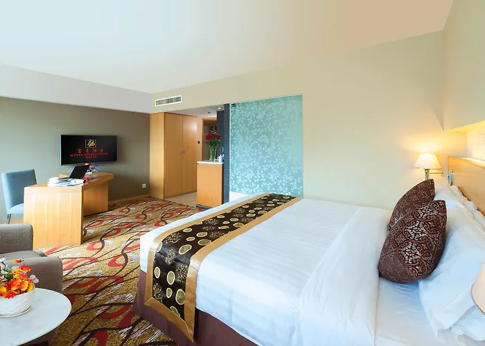 Beverly Plaza Hotel 4*