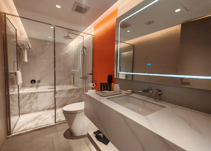 Отель Beverly Plaza