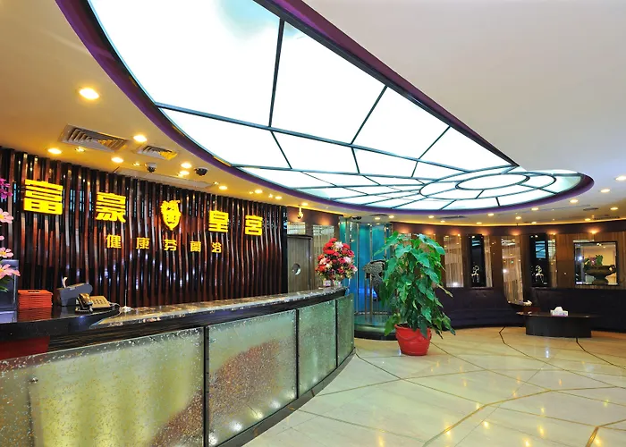 Beverly Plaza Hotel 4*